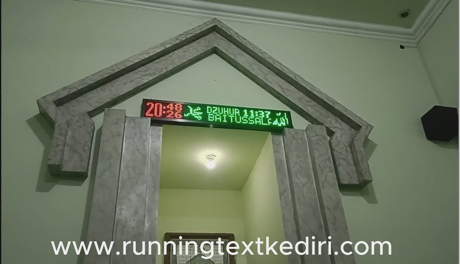 <p>Apa Itu Running Text? Running text LED, atau yang sering juga di sebut papan informasi digital yang menampilkan text berjalan, biasanya menggunakan lampu LED atau tekhnologi display lainnya. Pesan yang di tampilkan bisa berupa informasi, promosi, pengumuman, atau sekedar salam sapa kepada pelanggan. Ciri-ciri running text: teks berjalan dari kanan ke kiri atau sebaliknya, warna teks bisa di sesuaikan, mulai dari 1 warna ( monokrom) hingga full collor, konten dapat di ubah dengan mudah menggunakan software atau aplikasi, tahan terhadap cuaca ( jika di gunakan outdoor).</p>